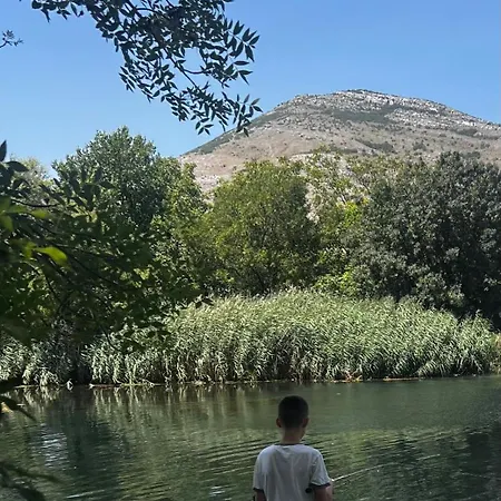 Odmor Uz Trebisnjicu דירה טרביניה