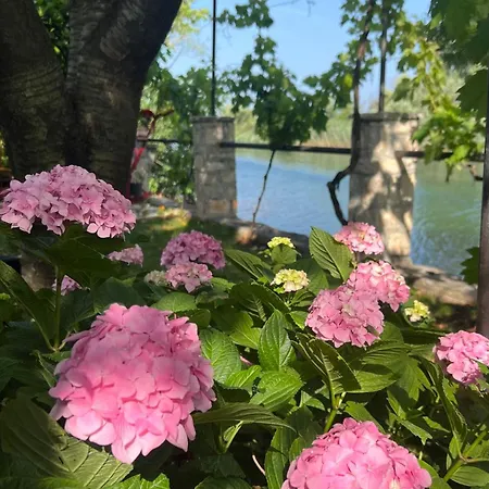 Odmor Uz Trebisnjicu Τρέμπινιε